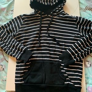 🤍Black and white stripped hoodie 🖤